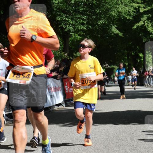 17.05.2025 - Störlauf Strokosch-Dieckow http://msf.ph/oto/7852407 17.05.2025 15:29:46 Ziel 2329, 20, 1854, 2020 meine-sportfotos.de