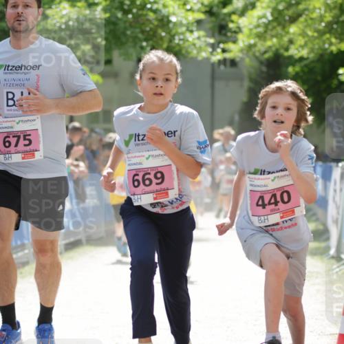17.05.2025 - Störlauf H.Heesch http://msf.ph/oto/7895514 17.05.2025 13:57:00 Ziel 2025, 675, 2025, 669, 2025, 440 meine-sportfotos.de