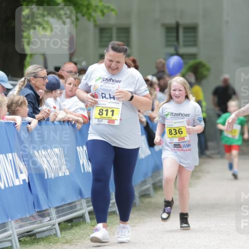 17.05.2025 - Störlauf H.Heesch http://msf.ph/oto/7896247 17.05.2025 14:19:44 Ziel 811, 837, 836 meine-sportfotos.de