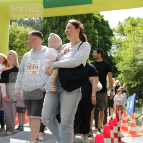 17.05.2025 - Störlauf H.Heesch http://msf.ph/oto/7898032 17.05.2025 13:04:46 Ziel 15, 8, 8, 7039 meine-sportfotos.de