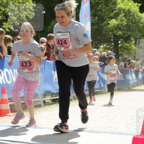 17.05.2025 - Störlauf H.Heesch http://msf.ph/oto/7900943 17.05.2025 14:01:43 Ziel 2025, 423, 424, 385 meine-sportfotos.de
