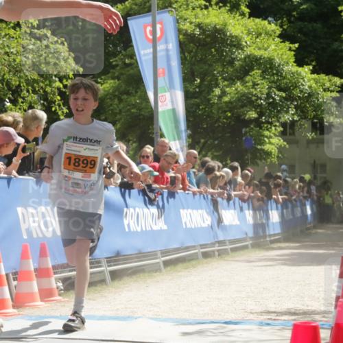 17.05.2025 - Störlauf H.Heesch http://msf.ph/oto/7906424 17.05.2025 15:27:45 Ziel 25, 1998, 1899 meine-sportfotos.de