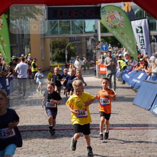 13.06.2025 - Holstenköstenlauf Felixshl http://msf.ph/oto/7922301 13.06.2025 15:36:45 Laufen 284, 418, 422, 423, 558, 566, 674, 679, 943, 1156, 1191, 1290, 1292, 1295, 1901 meine-sportfotos.de