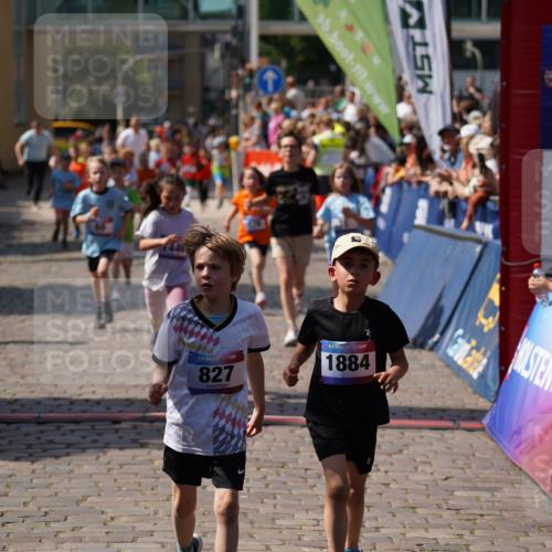 13.06.2025 - Holstenköstenlauf Felixshl http://msf.ph/oto/7922398 13.06.2025 15:37:25 Laufen 31, 60, 176, 177, 273, 279, 824, 827, 947, 1378, 1411, 1437, 1441, 1446, 1863, 1884 meine-sportfotos.de