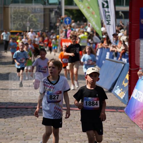 13.06.2025 - Holstenköstenlauf Felixshl http://msf.ph/oto/7922399 13.06.2025 15:37:25 Laufen 31, 60, 176, 177, 273, 279, 824, 827, 947, 1378, 1411, 1437, 1441, 1446, 1863, 1884 meine-sportfotos.de
