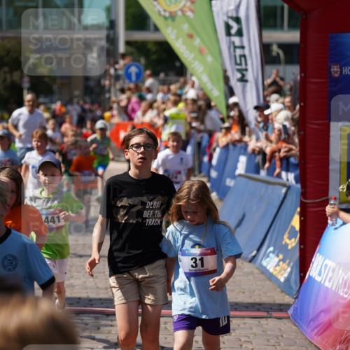 13.06.2025 - Holstenköstenlauf Felixshl http://msf.ph/oto/7922408 13.06.2025 15:37:29 Laufen 31, 44, 60, 84, 176, 177, 273, 279, 286, 824, 947, 1199, 1378, 1411, 1437, 1441, 1446, 1447, 1863 meine-sportfotos.de