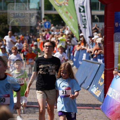 13.06.2025 - Holstenköstenlauf Felixshl http://msf.ph/oto/7922409 13.06.2025 15:37:29 Laufen 31, 44, 60, 84, 176, 177, 273, 279, 286, 824, 947, 1199, 1378, 1411, 1437, 1441, 1446, 1447, 1863 meine-sportfotos.de