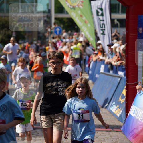 13.06.2025 - Holstenköstenlauf Felixshl http://msf.ph/oto/7922411 13.06.2025 15:37:29 Laufen 31, 44, 60, 84, 176, 177, 273, 279, 286, 824, 947, 1199, 1378, 1411, 1437, 1441, 1446, 1447, 1863 meine-sportfotos.de