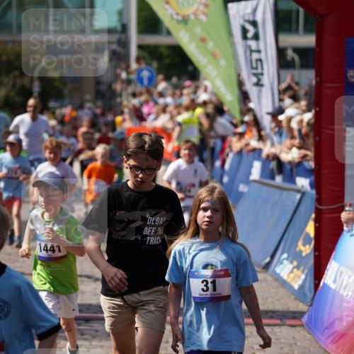13.06.2025 - Holstenköstenlauf Felixshl http://msf.ph/oto/7922412 13.06.2025 15:37:29 Laufen 31, 44, 60, 84, 176, 177, 273, 279, 286, 824, 947, 1199, 1378, 1411, 1437, 1441, 1446, 1447, 1863 meine-sportfotos.de