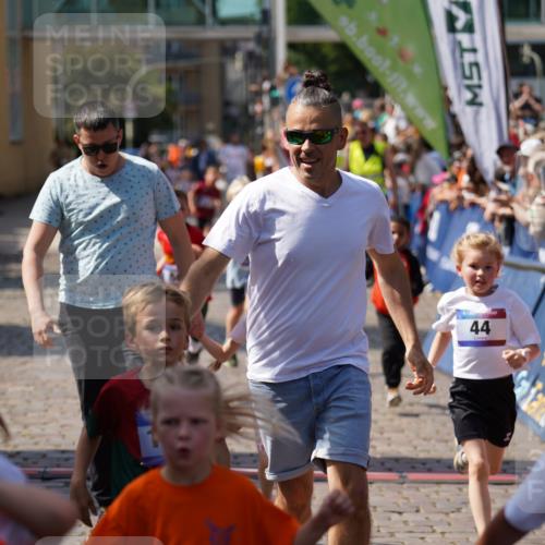 13.06.2025 - Holstenköstenlauf Felixshl http://msf.ph/oto/7922428 13.06.2025 15:37:35 Laufen 44, 67, 84, 177, 279, 286, 824, 946, 1199, 1378, 1414, 1437, 1447, 1801, 1863 meine-sportfotos.de