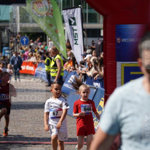 13.06.2025 - Holstenköstenlauf Felixshl http://msf.ph/oto/7922445 13.06.2025 15:37:42 Laufen 67, 825, 831, 833, 945, 946, 1161, 1376, 1414, 1801, 1941 meine-sportfotos.de