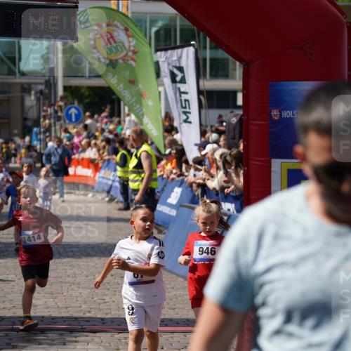 13.06.2025 - Holstenköstenlauf Felixshl http://msf.ph/oto/7922447 13.06.2025 15:37:42 Laufen 67, 825, 831, 833, 945, 946, 1161, 1376, 1414, 1801, 1941 meine-sportfotos.de