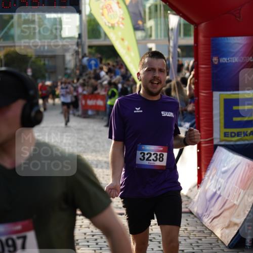 13.06.2025 - Holstenköstenlauf Felixshl http://msf.ph/oto/7922509 13.06.2025 19:49:11 Laufen 2097, 3216, 3238 meine-sportfotos.de