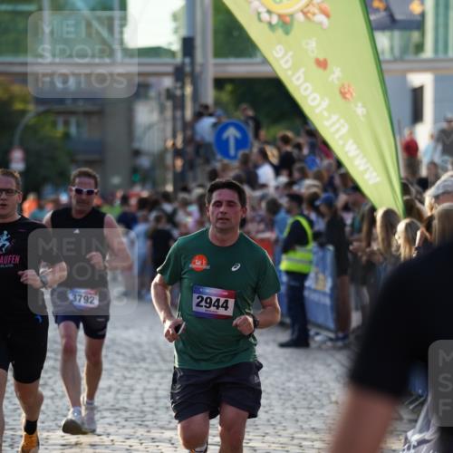 13.06.2025 - Holstenköstenlauf Felixshl http://msf.ph/oto/7922562 13.06.2025 19:49:29 Laufen 2211, 2216, 2528, 2548, 2752, 2839, 2944, 3229, 3792 meine-sportfotos.de
