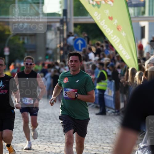 13.06.2025 - Holstenköstenlauf Felixshl http://msf.ph/oto/7922564 13.06.2025 19:49:29 Laufen 2211, 2216, 2528, 2548, 2752, 2839, 2944, 3229, 3792 meine-sportfotos.de
