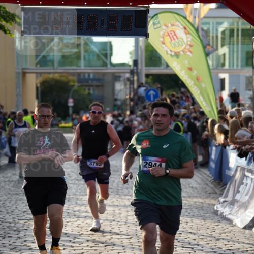 13.06.2025 - Holstenköstenlauf Felixshl http://msf.ph/oto/7922573 13.06.2025 19:49:30 Laufen 2216, 2839, 2944, 3229, 3792 meine-sportfotos.de