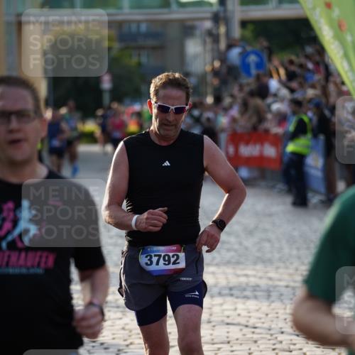 13.06.2025 - Holstenköstenlauf Felixshl http://msf.ph/oto/7922582 13.06.2025 19:49:32 Laufen 2839, 2944, 3229, 3792, 3824 meine-sportfotos.de