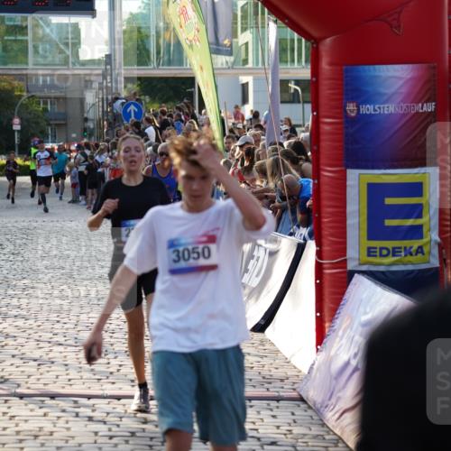 13.06.2025 - Holstenköstenlauf Felixshl http://msf.ph/oto/7922686 13.06.2025 19:49:56 Laufen 2165, 2347, 2415, 2713, 3049, 3050 meine-sportfotos.de