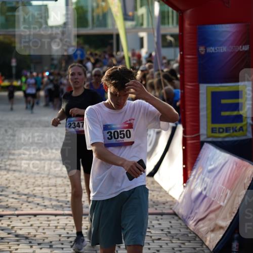 13.06.2025 - Holstenköstenlauf Felixshl http://msf.ph/oto/7922688 13.06.2025 19:49:57 Laufen 2215, 2347, 2415, 2713, 3049, 3050 meine-sportfotos.de