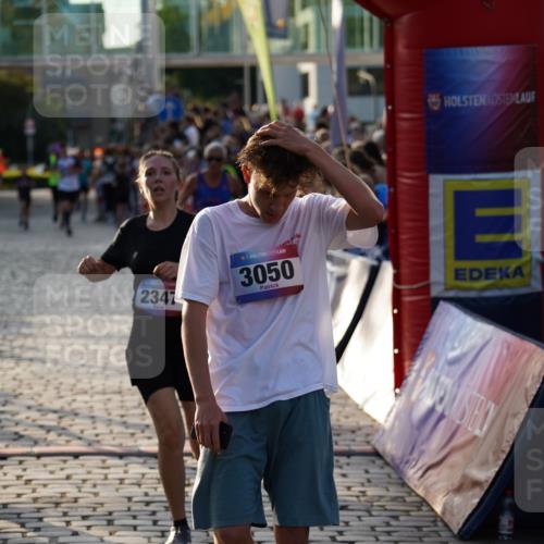 13.06.2025 - Holstenköstenlauf Felixshl http://msf.ph/oto/7922690 13.06.2025 19:49:57 Laufen 2215, 2347, 2415, 2713, 3049, 3050 meine-sportfotos.de