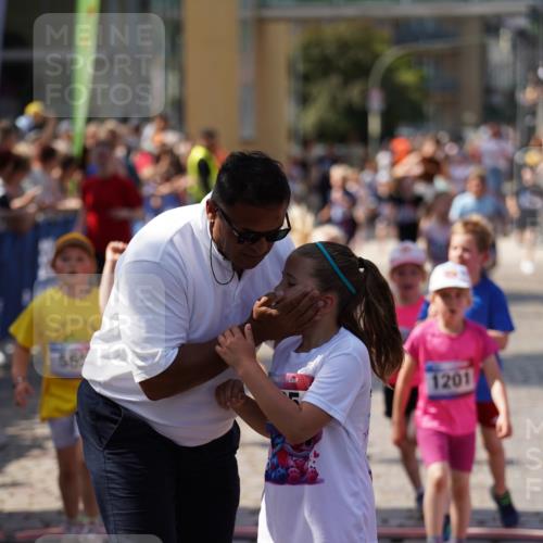 13.06.2025 - Holstenköstenlauf Felixshl http://msf.ph/oto/7922753 13.06.2025 15:38:50 Laufen 81, 87, 101, 271, 274, 425, 431, 565, 569, 673, 677, 678, 948, 1201, 1846, 1897 meine-sportfotos.de