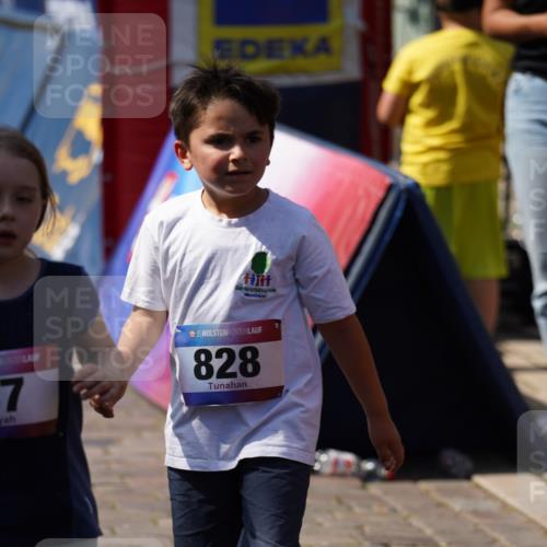 13.06.2025 - Holstenköstenlauf Felixshl http://msf.ph/oto/7922875 13.06.2025 15:39:21 Laufen 70, 277, 820, 828, 1436, 1445, 1853 meine-sportfotos.de