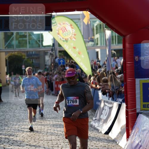 13.06.2025 - Holstenköstenlauf Felixshl http://msf.ph/oto/7922881 13.06.2025 19:50:44 Laufen 2598, 2724, 2769, 2824, 3016, 3144 meine-sportfotos.de