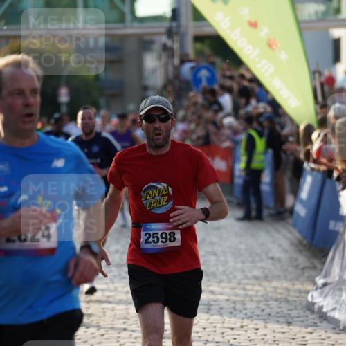 13.06.2025 - Holstenköstenlauf Felixshl http://msf.ph/oto/7922898 13.06.2025 19:50:47 Laufen 2598, 2724, 2824, 2926, 3016, 3144, 3582, 3595, 3627, 3796 meine-sportfotos.de