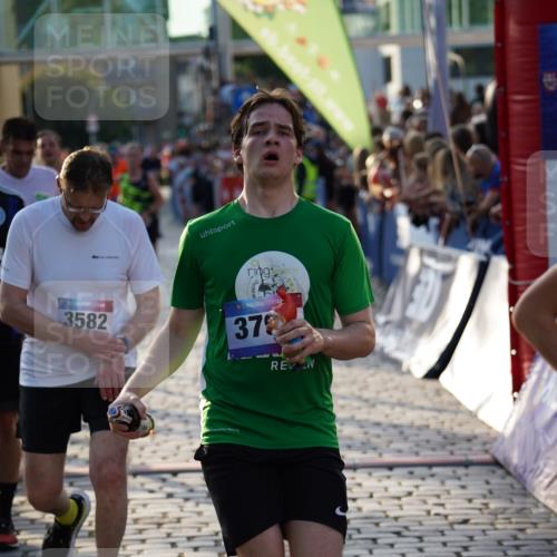 13.06.2025 - Holstenköstenlauf Felixshl http://msf.ph/oto/7922933 13.06.2025 19:50:57 Laufen 2003, 2674, 2698, 2739, 2835, 2926, 3081, 3120, 3582, 3595, 3621, 3627, 3796, 3928 meine-sportfotos.de