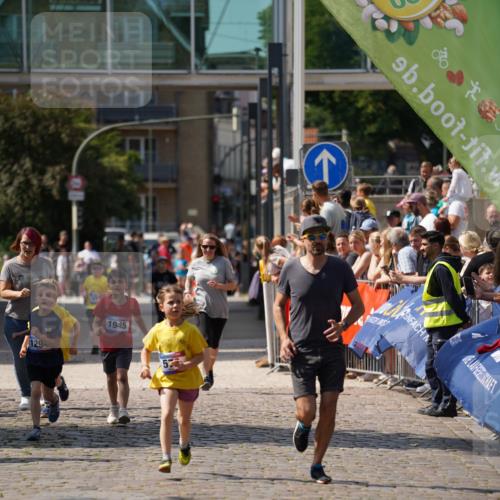 13.06.2025 - Holstenköstenlauf Felixshl http://msf.ph/oto/7922950 13.06.2025 15:39:42 Laufen 570, 573, 1294 meine-sportfotos.de