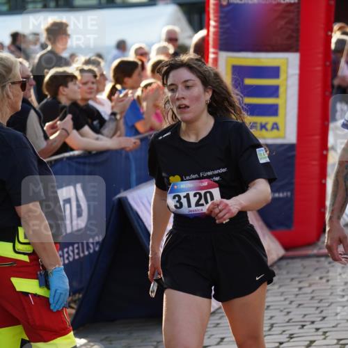 13.06.2025 - Holstenköstenlauf Felixshl http://msf.ph/oto/7922955 13.06.2025 19:51:00 Laufen 2003, 2158, 2674, 2698, 2739, 2835, 3081, 3120, 3221, 3621, 3928 meine-sportfotos.de