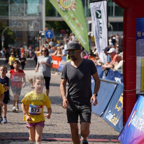 13.06.2025 - Holstenköstenlauf Felixshl http://msf.ph/oto/7922960 13.06.2025 15:39:49 Laufen 570, 573, 672, 680, 1294, 1945 meine-sportfotos.de