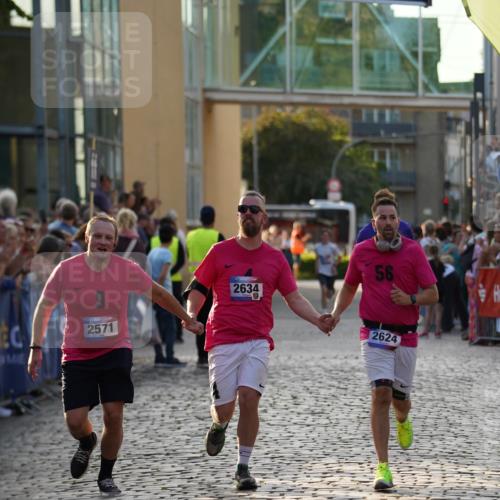 13.06.2025 - Holstenköstenlauf Felixshl http://msf.ph/oto/7923026 13.06.2025 19:51:28 Laufen 2032, 2571, 2624, 2634, 3631 meine-sportfotos.de