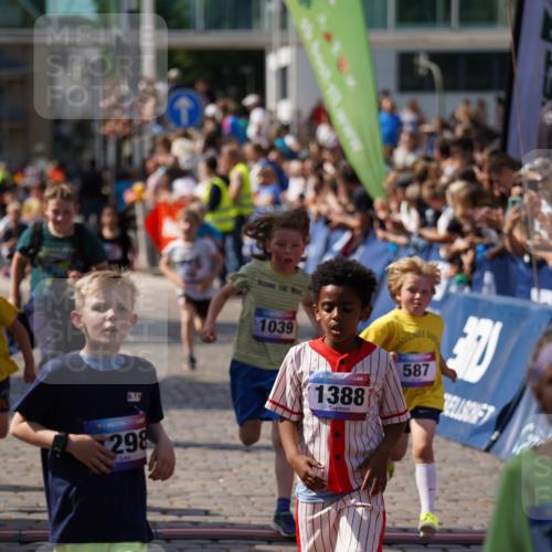 13.06.2025 - Holstenköstenlauf Felixshl http://msf.ph/oto/7923467 13.06.2025 16:06:39 Laufen 171, 296, 307, 321, 462, 466, 587, 590, 698, 1039, 1298, 1388 meine-sportfotos.de