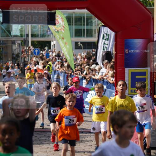 13.06.2025 - Holstenköstenlauf Felixshl http://msf.ph/oto/7923604 13.06.2025 16:07:08 Laufen 26, 34, 40, 124, 170, 306, 316, 434, 459, 467, 574, 575, 585, 592, 693, 699, 973, 1149, 1202, 1389 meine-sportfotos.de