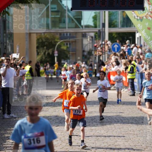 13.06.2025 - Holstenköstenlauf Felixshl http://msf.ph/oto/7923630 13.06.2025 16:07:15 Laufen 40, 124, 170, 172, 197, 315, 467, 575, 589, 847, 863, 865, 973, 1202, 1808 meine-sportfotos.de