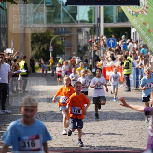 13.06.2025 - Holstenköstenlauf Felixshl http://msf.ph/oto/7923632 13.06.2025 16:07:15 Laufen 40, 124, 170, 172, 197, 315, 467, 575, 589, 847, 863, 865, 973, 1202, 1808 meine-sportfotos.de