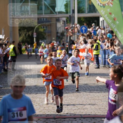 13.06.2025 - Holstenköstenlauf Felixshl http://msf.ph/oto/7923634 13.06.2025 16:07:15 Laufen 40, 124, 170, 172, 197, 315, 467, 575, 589, 847, 863, 865, 973, 1202, 1808 meine-sportfotos.de
