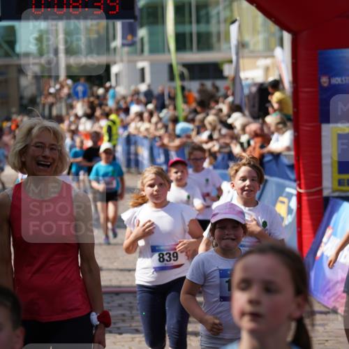 13.06.2025 - Holstenköstenlauf Felixshl http://msf.ph/oto/7923948 13.06.2025 16:08:48 Laufen 202, 290, 291, 292, 685, 686, 692, 711, 717, 839, 841, 843, 858, 859, 861, 1214, 1311, 1315, 1857 meine-sportfotos.de