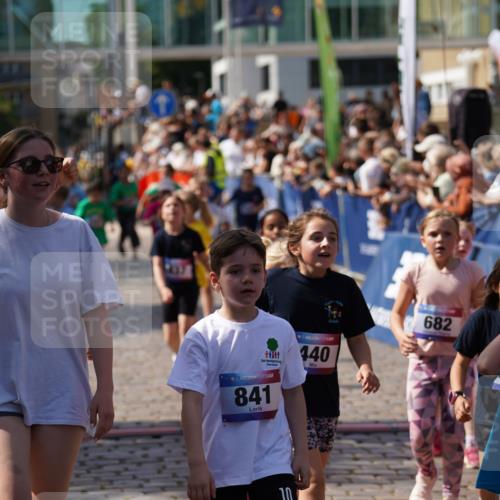 13.06.2025 - Holstenköstenlauf Felixshl http://msf.ph/oto/7923985 13.06.2025 16:08:59 Laufen 198, 200, 292, 299, 318, 437, 440, 443, 447, 457, 599, 682, 704, 717, 841, 849, 971, 972, 977, 1047, 1049, 1050, 1182, 1307, 1820 meine-sportfotos.de