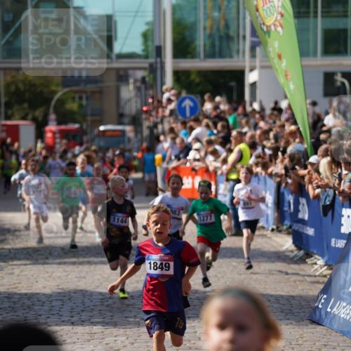13.06.2025 - Holstenköstenlauf Felixshl http://msf.ph/oto/7924593 13.06.2025 16:20:59 Laufen 352, 358, 722, 891, 983, 993, 1054, 1143, 1144, 1277, 1397, 1415, 1416, 1849 meine-sportfotos.de