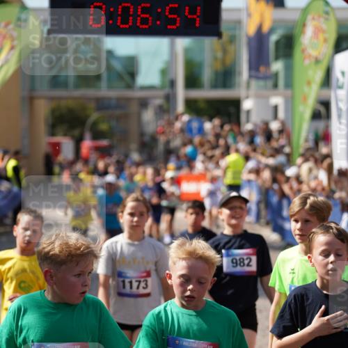 13.06.2025 - Holstenköstenlauf Felixshl http://msf.ph/oto/7924879 13.06.2025 16:21:55 Laufen 104, 111, 120, 475, 493, 494, 620, 623, 721, 748, 875, 888, 982, 984, 1005, 1173, 1177, 1325, 1819, 1847 meine-sportfotos.de