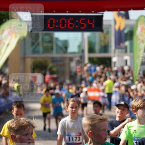 13.06.2025 - Holstenköstenlauf Felixshl http://msf.ph/oto/7924883 13.06.2025 16:21:55 Laufen 104, 111, 120, 475, 493, 494, 620, 623, 721, 748, 875, 888, 982, 984, 1005, 1173, 1177, 1325, 1819, 1847 meine-sportfotos.de