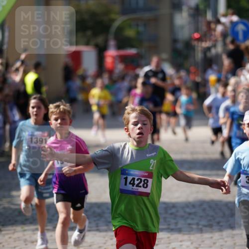 13.06.2025 - Holstenköstenlauf Felixshl http://msf.ph/oto/7924951 13.06.2025 16:22:12 Laufen 14, 345, 752, 754, 992, 996, 1230, 1320, 1391, 1428, 1826, 1942 meine-sportfotos.de