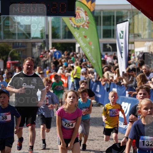 13.06.2025 - Holstenköstenlauf Felixshl http://msf.ph/oto/7924990 13.06.2025 16:22:21 Laufen 38, 341, 342, 351, 353, 470, 486, 488, 611, 747, 754, 867, 992, 994, 1062, 1175, 1230, 1233, 1320, 1395 meine-sportfotos.de