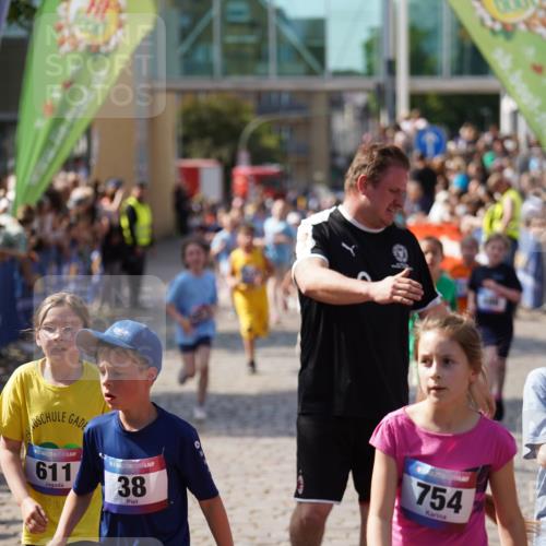 13.06.2025 - Holstenköstenlauf Felixshl http://msf.ph/oto/7924999 13.06.2025 16:22:23 Laufen 38, 329, 333, 341, 342, 351, 353, 470, 486, 488, 611, 747, 754, 867, 994, 1038, 1062, 1175, 1233, 1320, 1395, 1858 meine-sportfotos.de