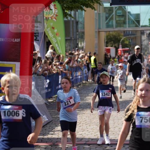 13.06.2025 - Holstenköstenlauf Felixshl http://msf.ph/oto/7925330 13.06.2025 16:23:33 Laufen 163, 221, 332, 336, 337, 359, 483, 725, 750, 756, 879, 989, 995, 1000, 1006, 1174, 1327, 1329, 1342 meine-sportfotos.de
