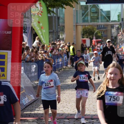 13.06.2025 - Holstenköstenlauf Felixshl http://msf.ph/oto/7925332 13.06.2025 16:23:33 Laufen 163, 221, 332, 336, 337, 359, 483, 725, 750, 756, 879, 989, 995, 1000, 1006, 1174, 1327, 1329, 1342 meine-sportfotos.de