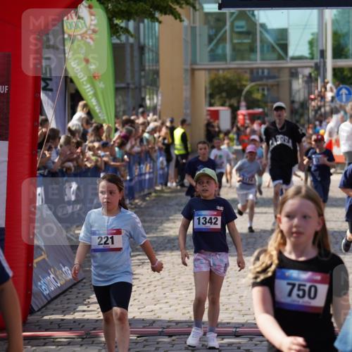 13.06.2025 - Holstenköstenlauf Felixshl http://msf.ph/oto/7925334 13.06.2025 16:23:33 Laufen 163, 221, 332, 336, 337, 359, 483, 725, 750, 756, 879, 989, 995, 1000, 1006, 1174, 1327, 1329, 1342 meine-sportfotos.de