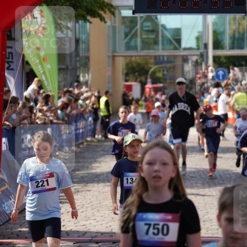 13.06.2025 - Holstenköstenlauf Felixshl http://msf.ph/oto/7925338 13.06.2025 16:23:34 Laufen 163, 221, 332, 336, 337, 359, 483, 725, 756, 879, 989, 995, 1000, 1174, 1225, 1327, 1329, 1342 meine-sportfotos.de